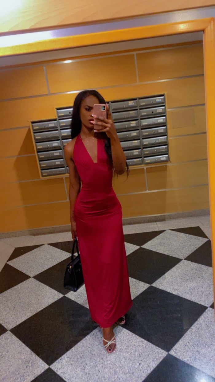 Candy chica trans bien dotada pollona jovencita