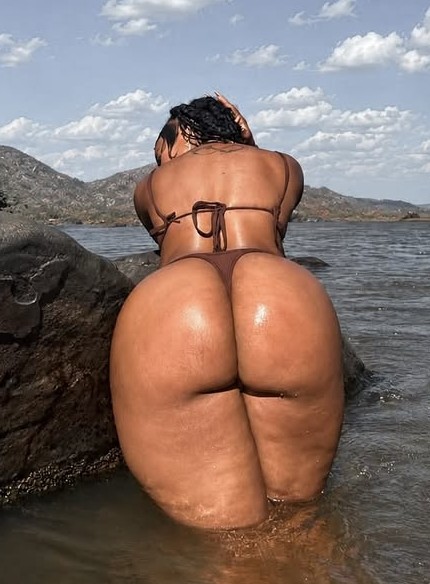 SEXY MORENOTA CULONA EN MOLLET DEL VALLE FIESTA