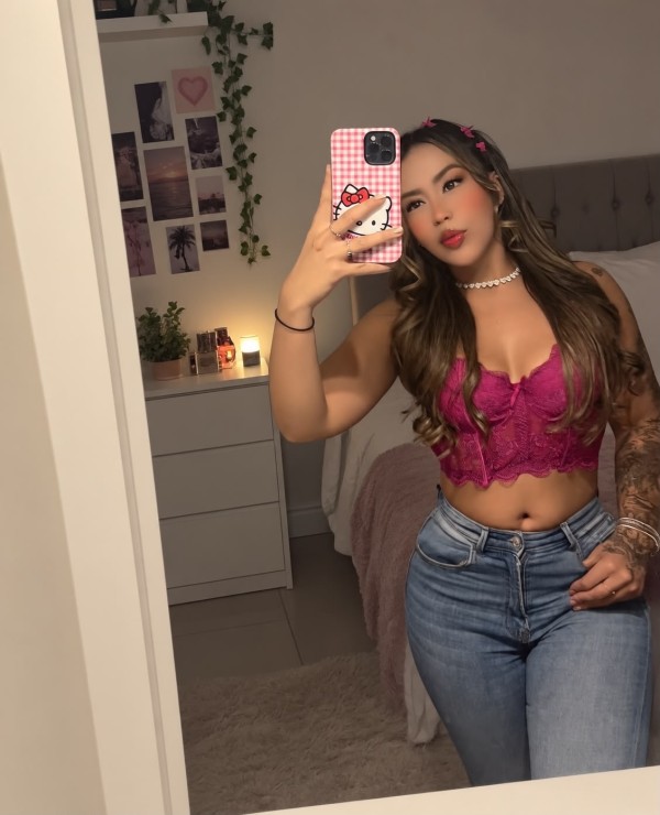 HERMOSA Y SENSUAL COLOMBIANA FIESTERA EN SEVILLA