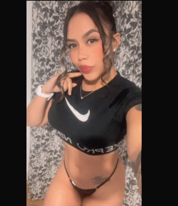 HERMOSA Y SENSUAL COLOMBIANA FIESTERA EN SEVILLA