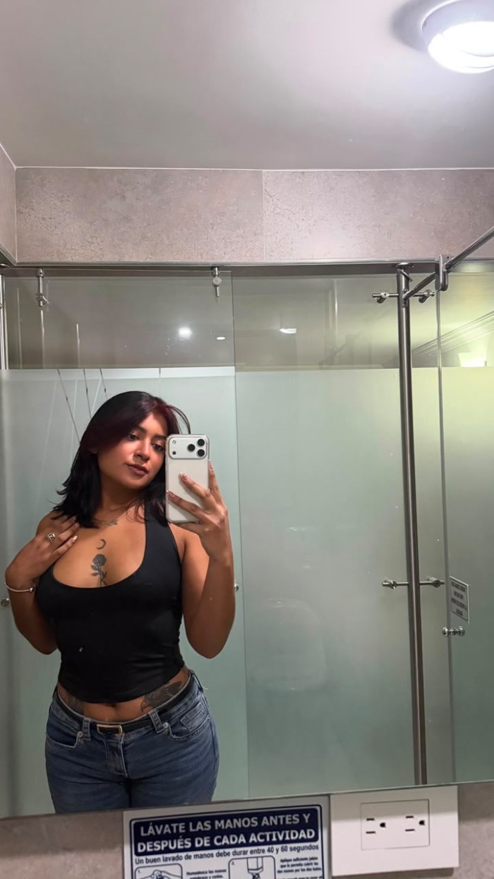 ESMERALDA MUY FIESTERA MENTE ABIERTA Y DIVERTIDA