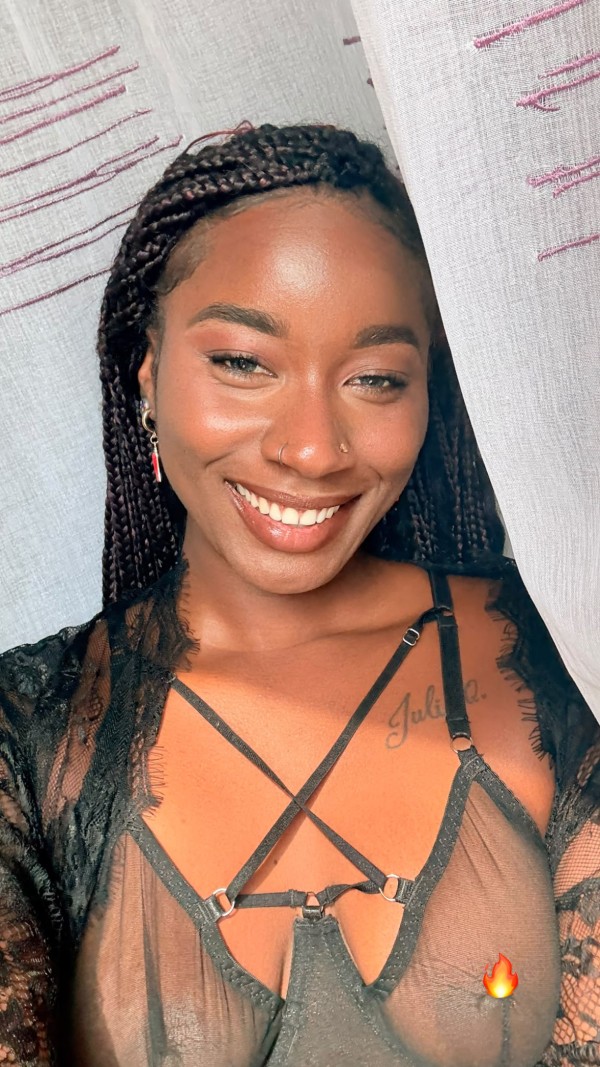 Ven donde tu negrita unas curvas y un trasero
