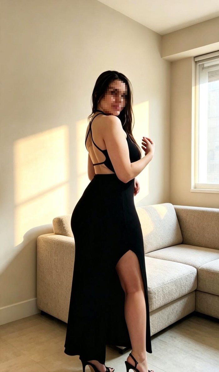 Latina candente fiestera muy al tope