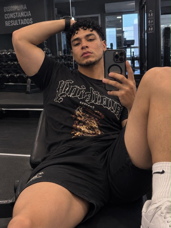 Enrique nuevo latino XXL de rabo grande  y gruesa