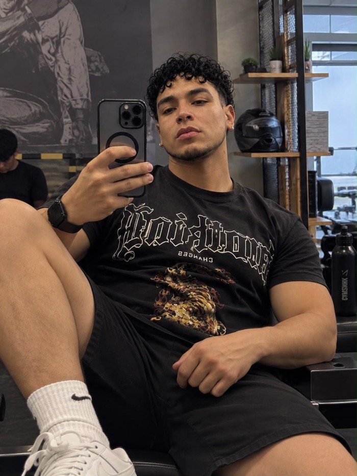 Enrique nuevo latino XXL de rabo grande  y gruesa