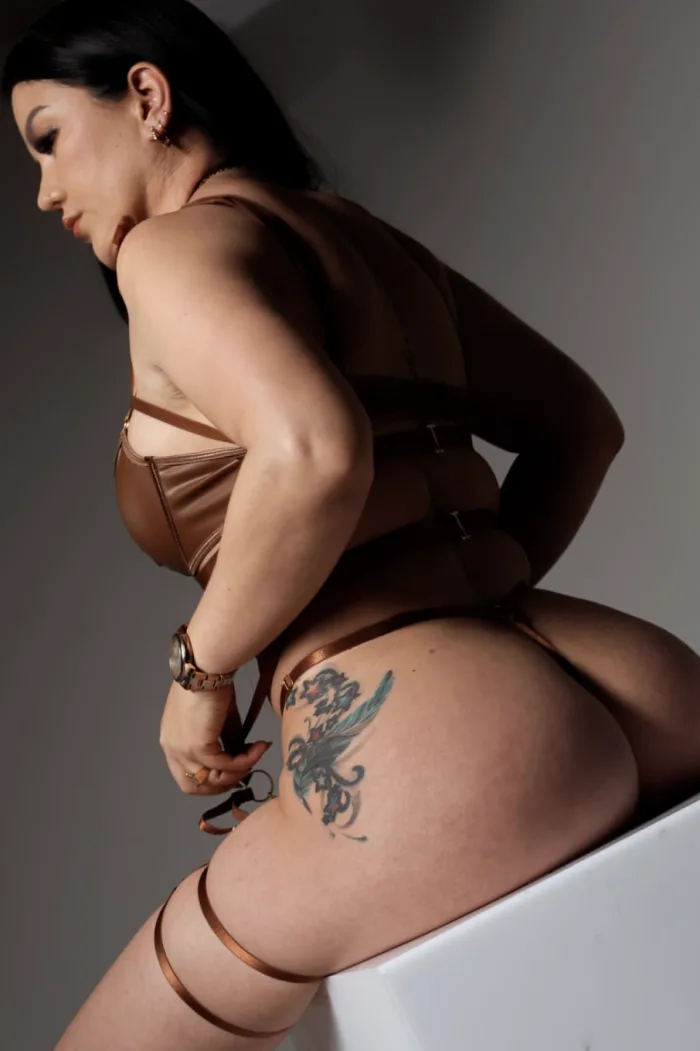 Tu tentación colombiana más sensual y cariñosa Solo salidas