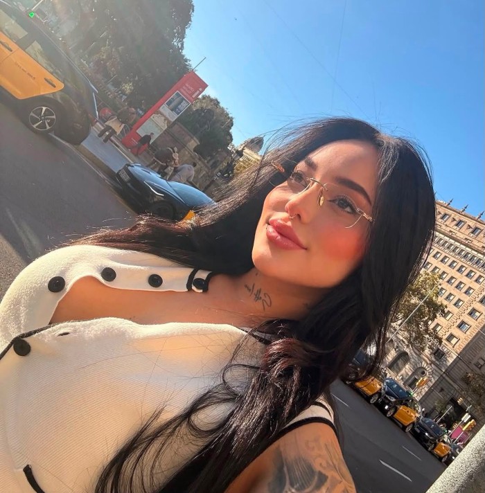 NOVEDAD SALOME! JOVENCITA CARIÑOSA SEXY COMPLACIENTE EN CORUÑA