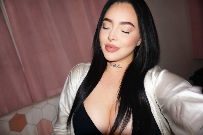 NOVEDAD SALOME! JOVENCITA CARIÑOSA SEXY COMPLACIENTE EN CORUÑA