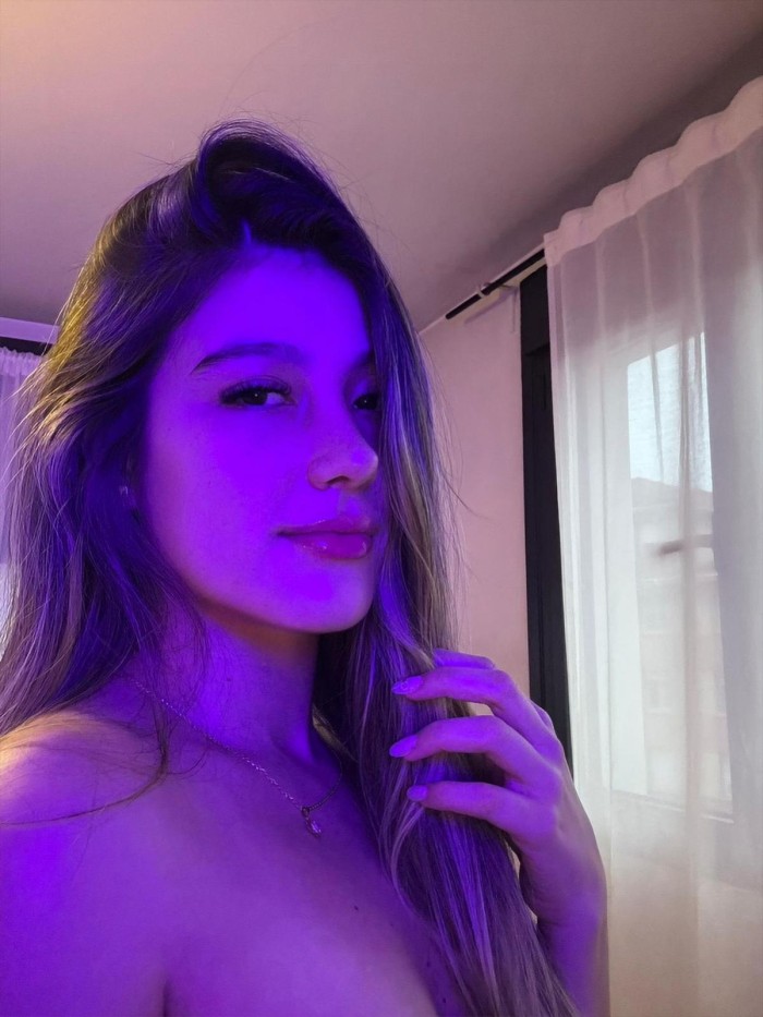 ARDIENTE SENSUAL COMPLACIENTE LLENA DE FANTASIAS