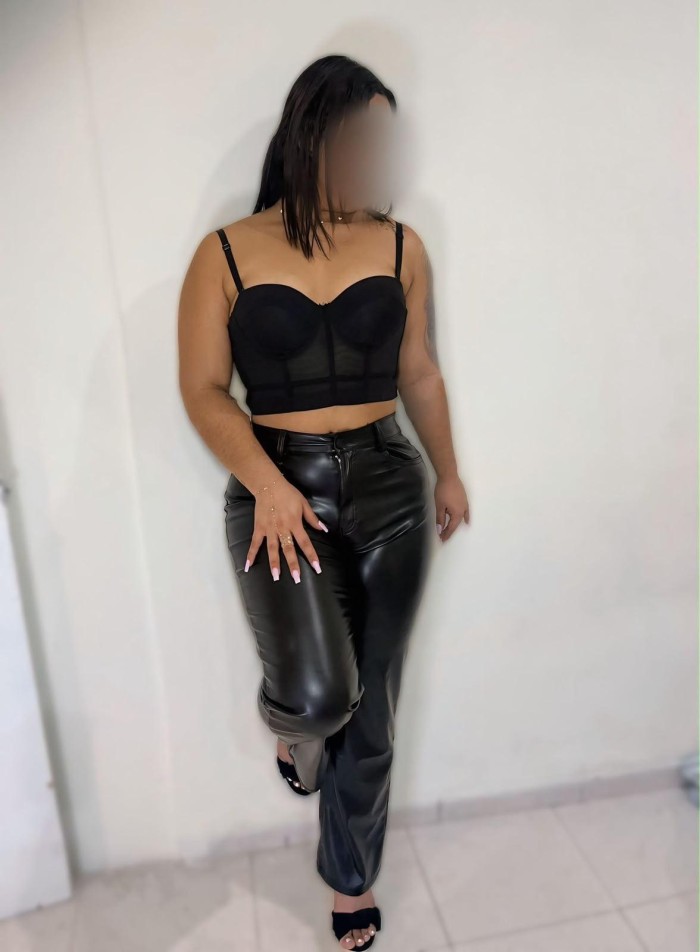 VEN Y DAME TODA TU LECHITA EN MIS TETAS