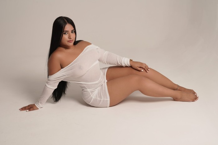 Melany — Colombian Beauty with Irresistible Charm