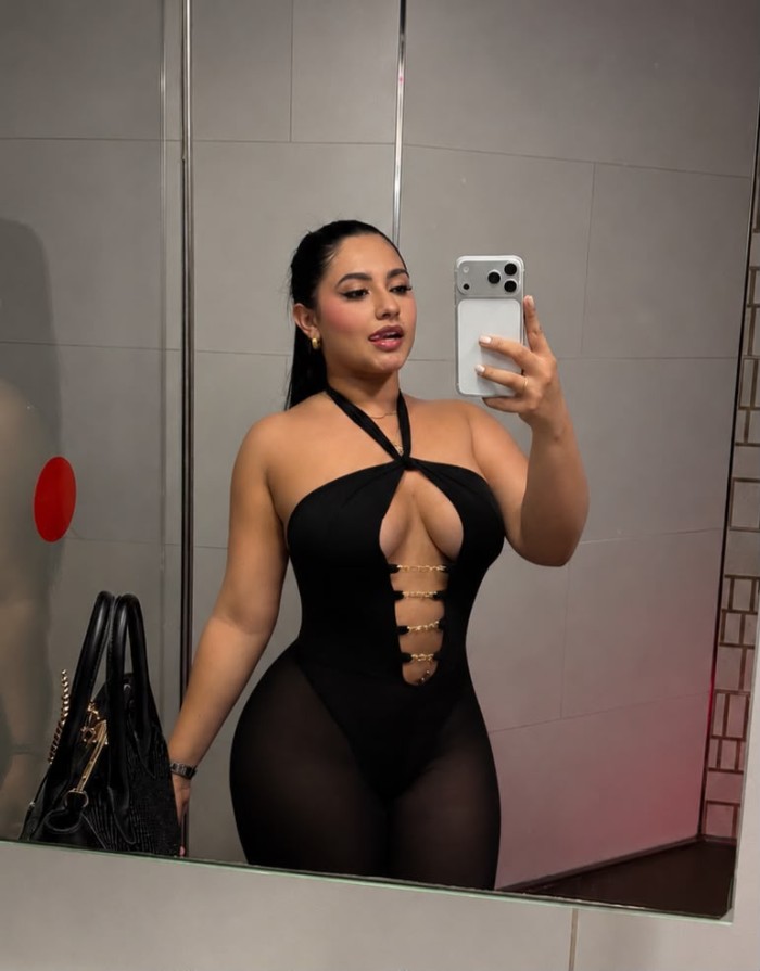Melany — Colombian Beauty with Irresistible Charm