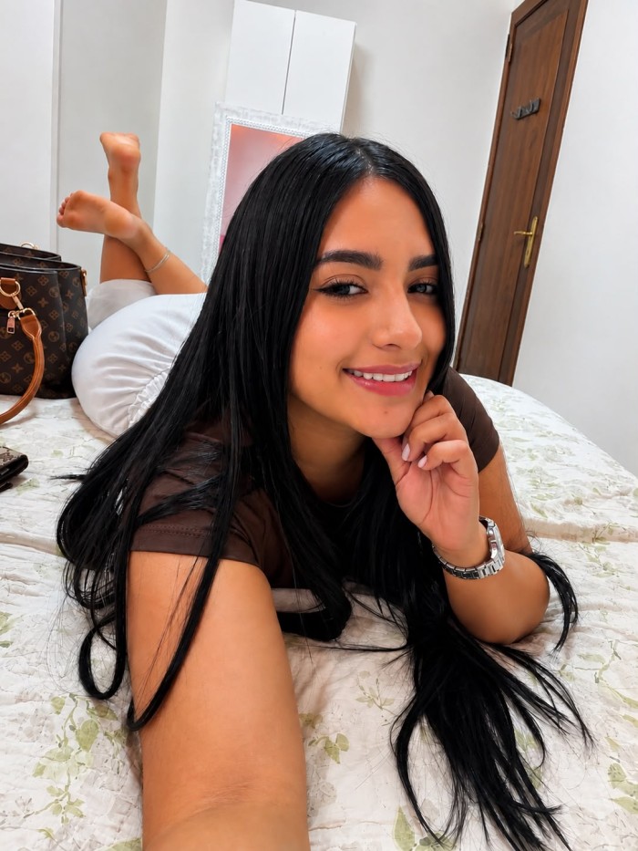 Melany — Colombian Beauty with Irresistible Charm