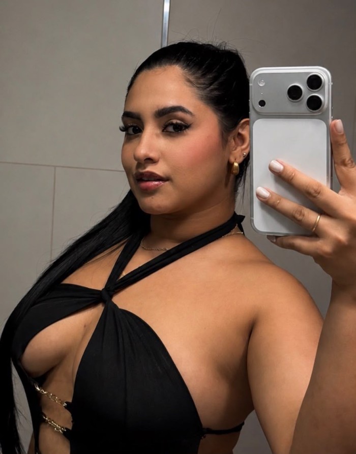 Melany — Colombian Beauty with Irresistible Charm