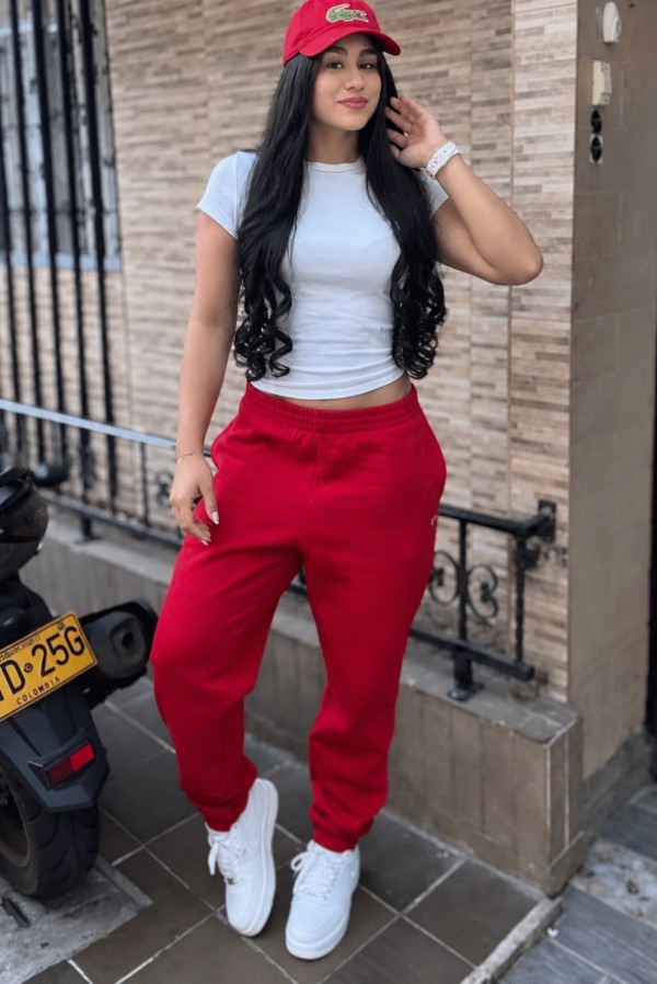 SOFÍA MUÑECA CAUTIVADORA EN TU CIUDAD