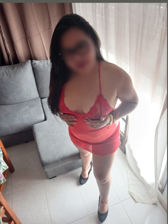 CHICA CURVI MUY CACHONDA