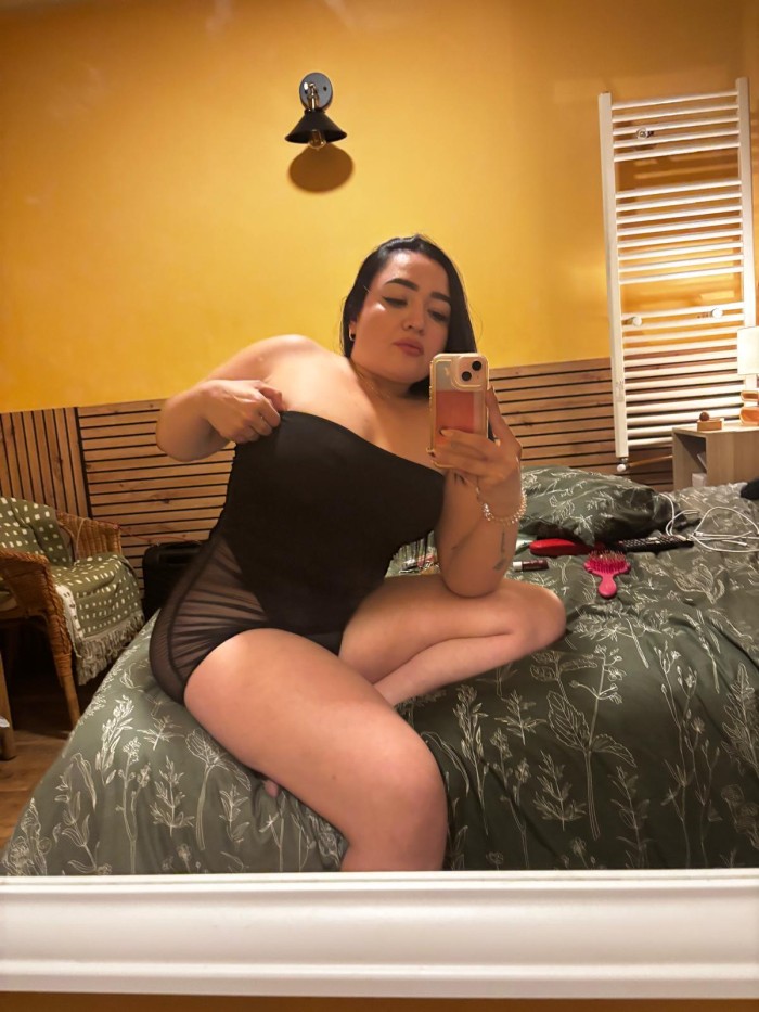 PERRA QUIERE FOLLAR TRAGAR TU LECHITA