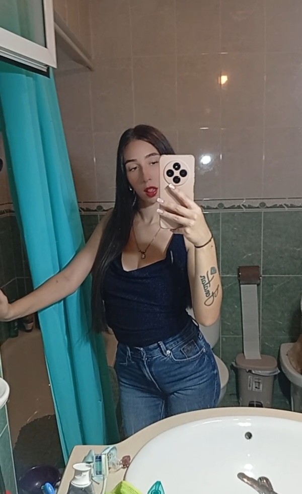 ALBA, JOVENCITA ESPAÑOLA DE 21 AÑOS DELGADITA Y REAL