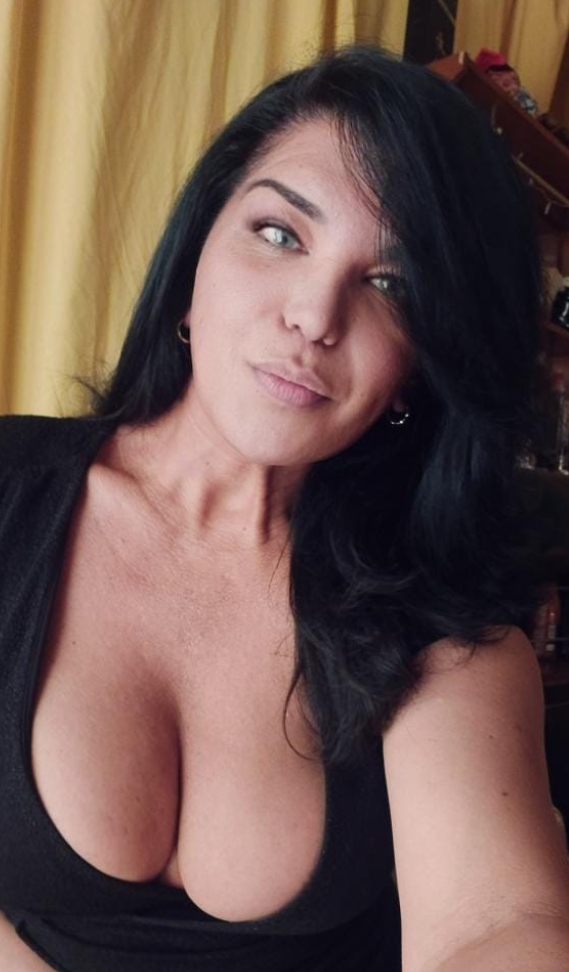 ¿BUSCABAS UNA MORENAZA? YA ME HAS ENCONTRADO