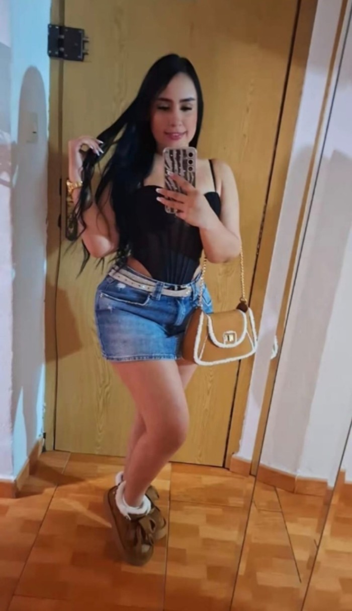 ARDIENTE SENSUAL COMPLACIENTE DESEOSA DE SEXO