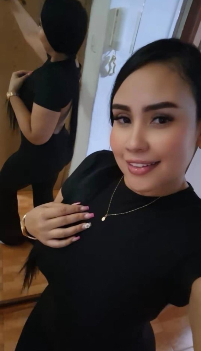 ARDIENTE SENSUAL COMPLACIENTE DESEOSA DE SEXO