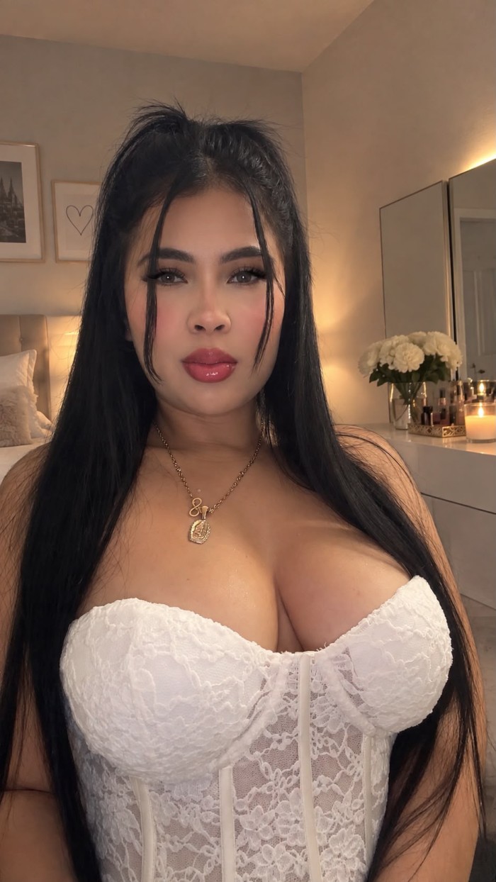 Caliente ven disfruta de este rico coñito jugoso