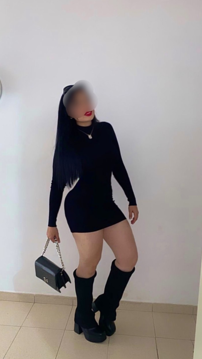 Isabel morenaza cachonda de curvas naturales