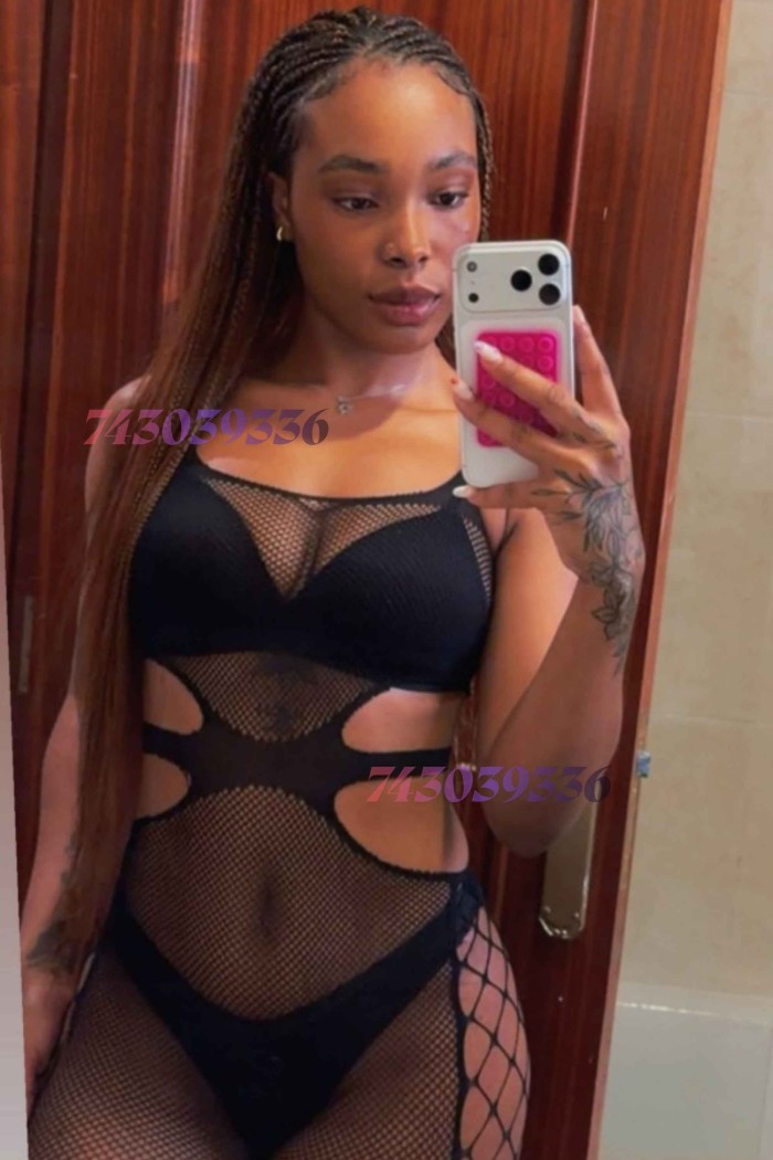 MORENA DELGADITA, MORBOSA Y CALIENTE