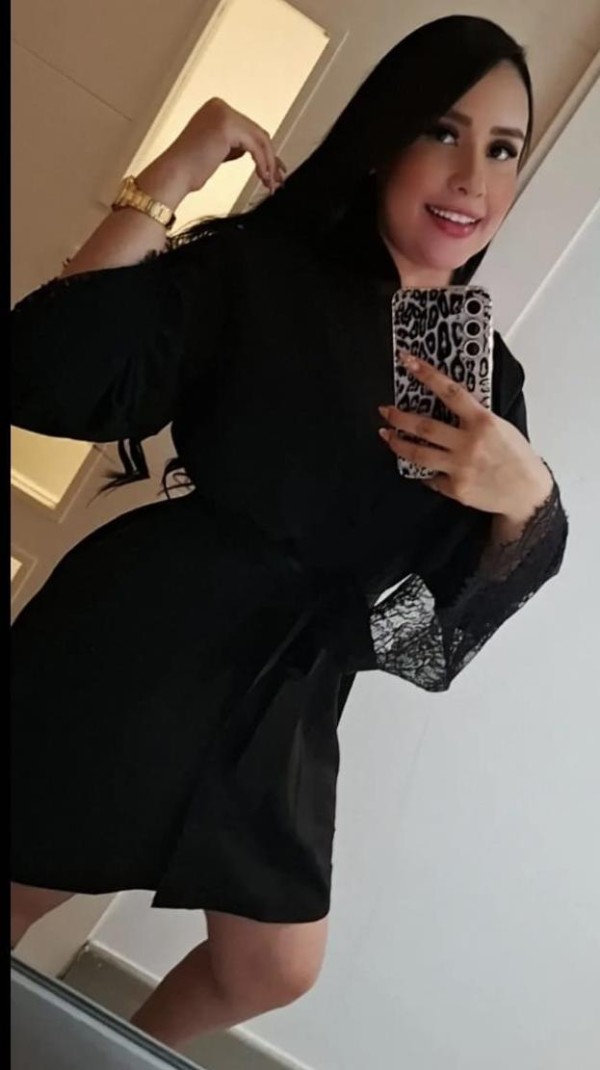 ARDIENTE SENSUAL COMPLACIENTE DESEOSA DE SEXO