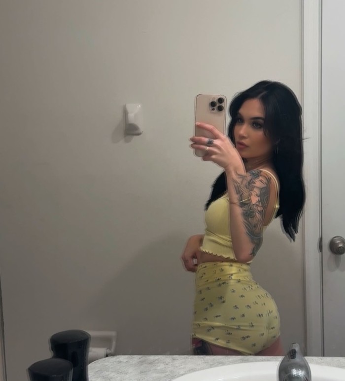 ARDIENTE Y FIESTERA MUY PROVOCATIVA PARA TU ANTOJO