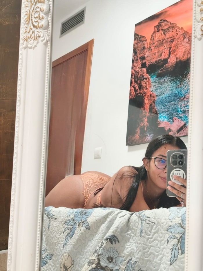 DISFRUTA DE MI COÑITO MUY ESTRECHO FIESTERA SEXY