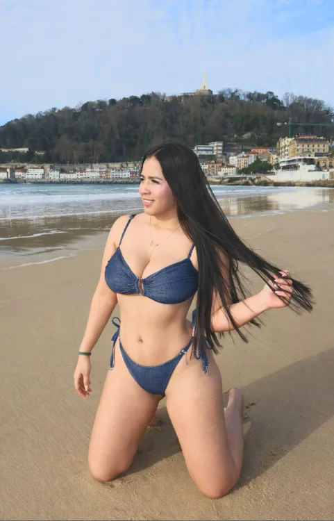 ADICTIVA, LINDA SONRISA Y SEXY CUERPO