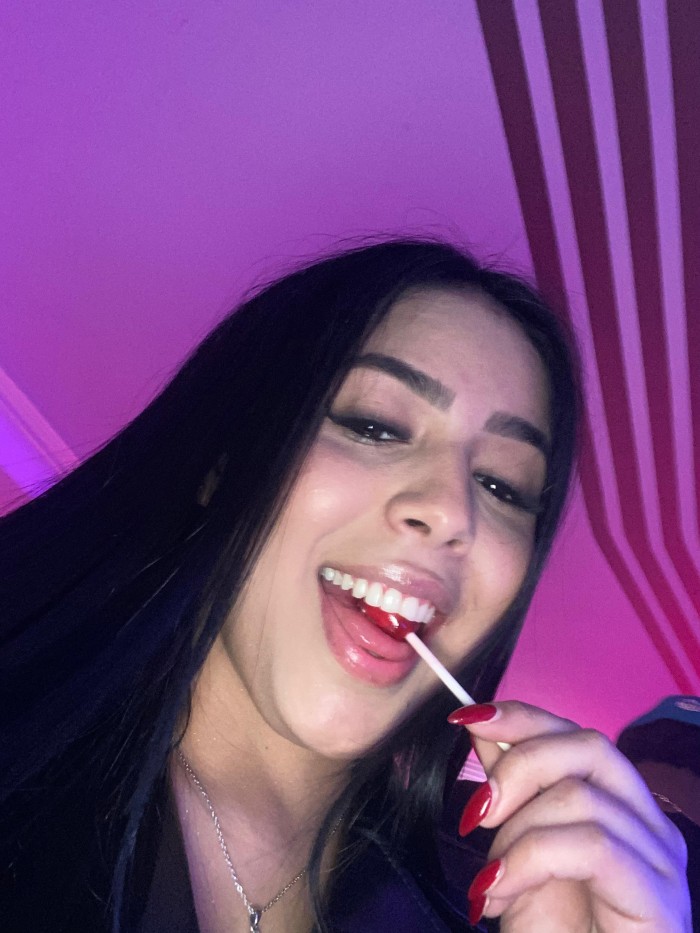 ADICTIVA, LINDA SONRISA Y SEXY CUERPO