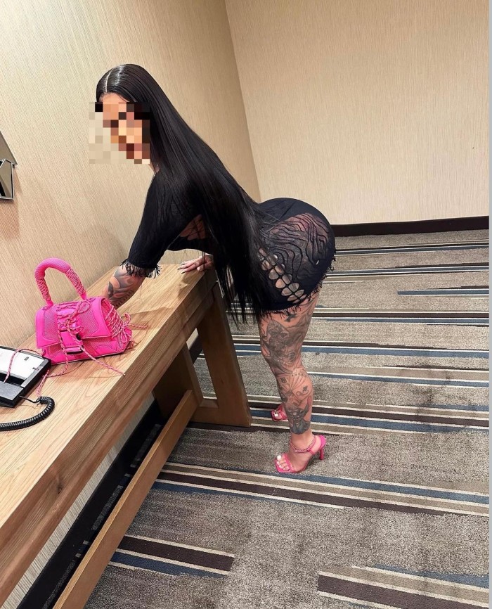Estupenda COLOMBIANA toda una diosa putona Acabadita de LLEGAR PARA TI