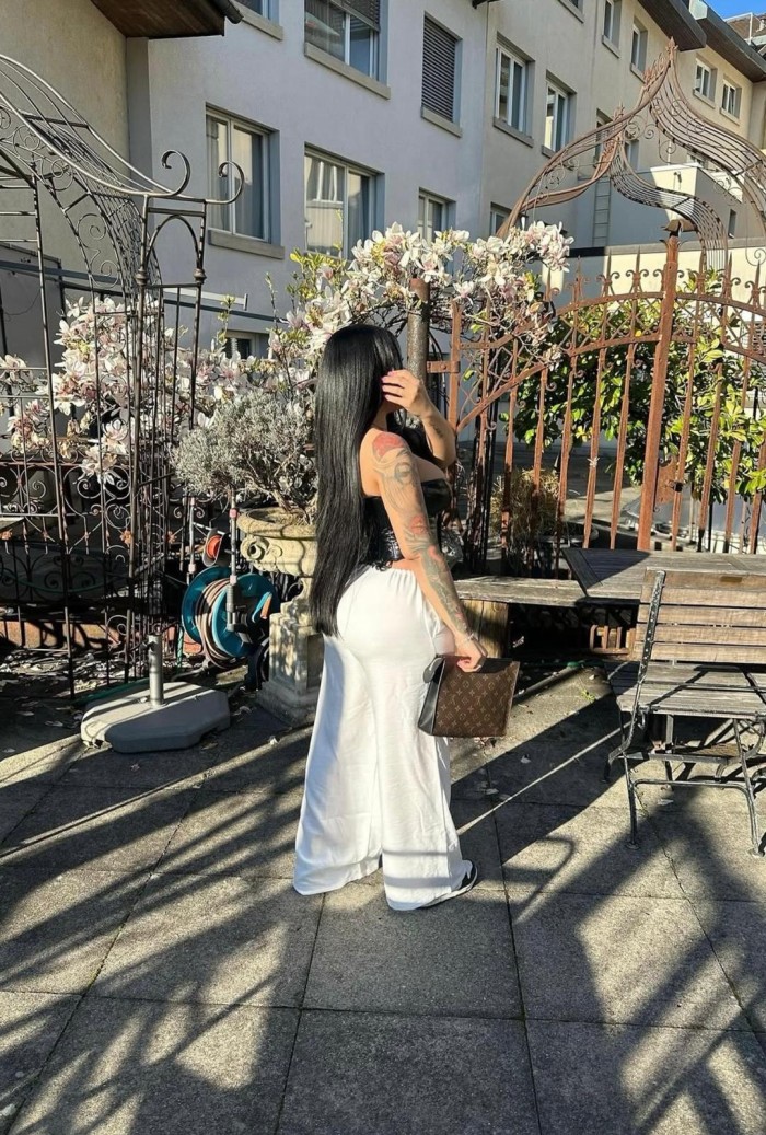 Estupenda COLOMBIANA toda una diosa putona Acabadita de LLEGAR PARA TI