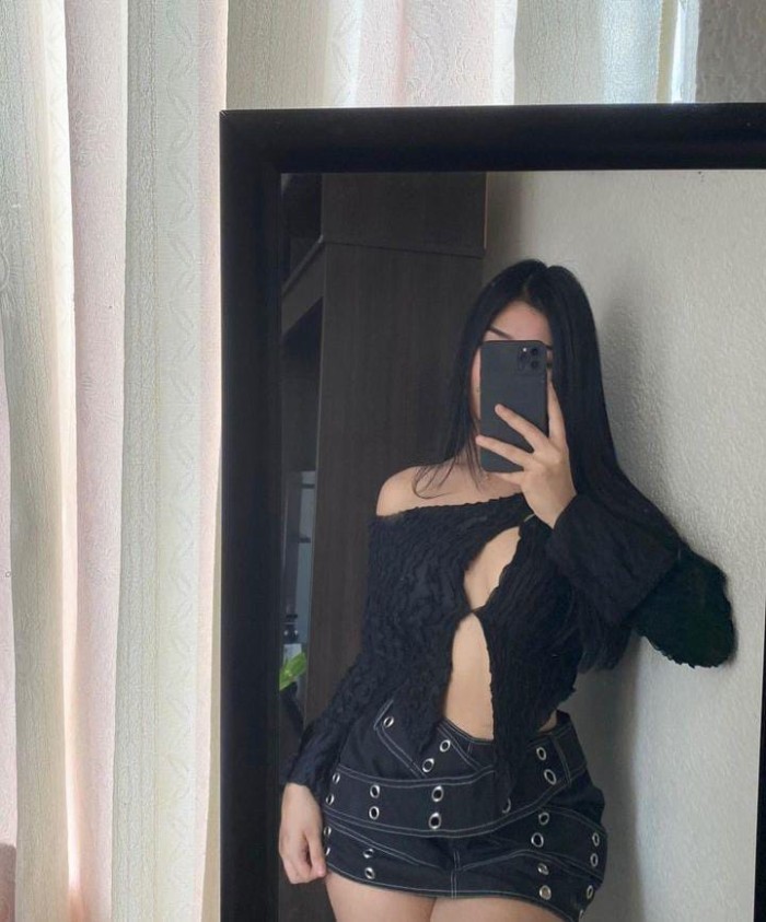 Bella morena implicada agradable atractiva