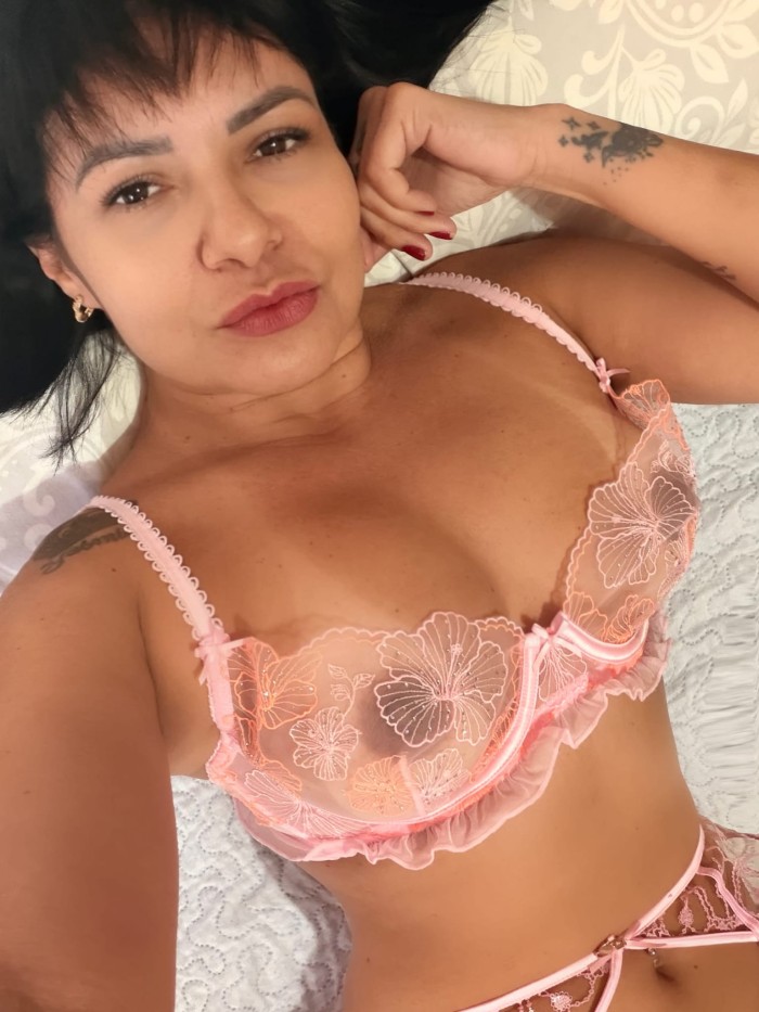 JUGUETONA CON EL CHOCHO CALIENTE Y MAMONA