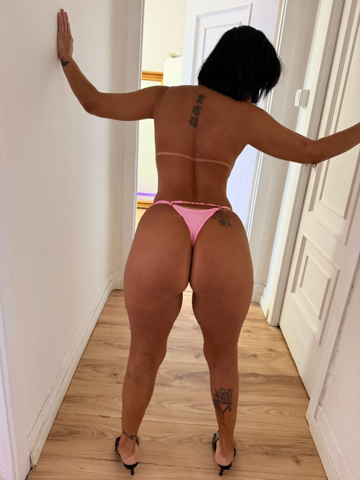 JUGUETONA CON EL CHOCHO CALIENTE Y MAMONA