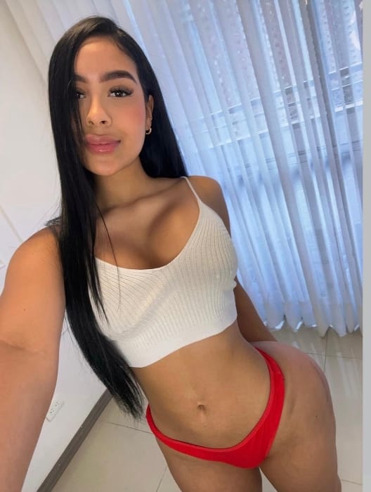 Joven curvilinea despampanante
