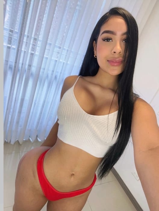 Joven curvilinea despampanante
