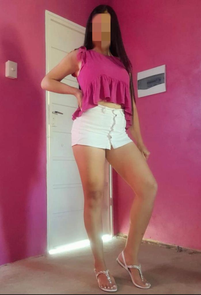 GUAPA CON UNA SONRISA CAUTIVADORA