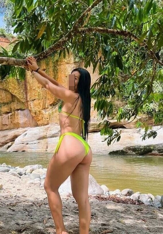 GUAPA CON UNA SONRISA CAUTIVADORA
