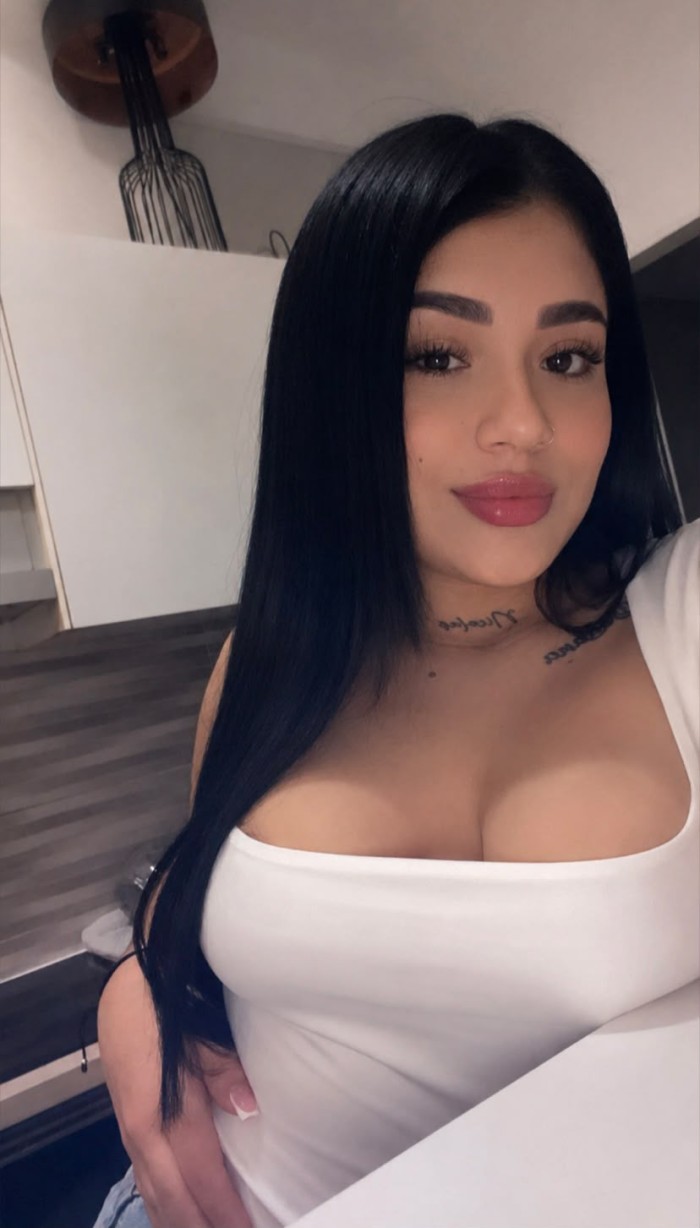 Elegant and discreet VIP escort