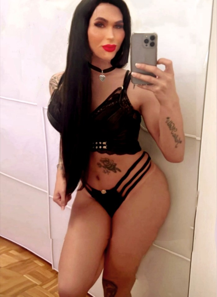 Tranny Claudia morenaza exótica TATUAda 1.80