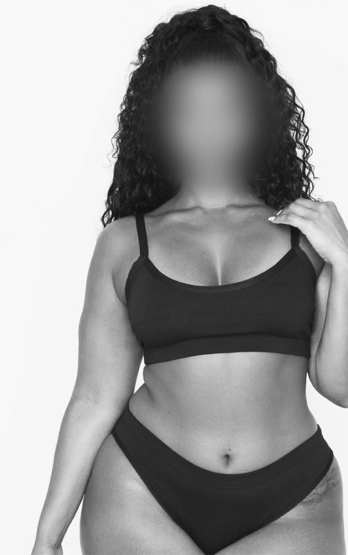 DELICIOSA IMPLICADA ARDIENTE ANSIOSA DE PLACER