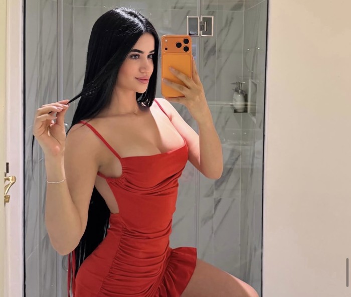 Una muñequita real viciosa muy manejable