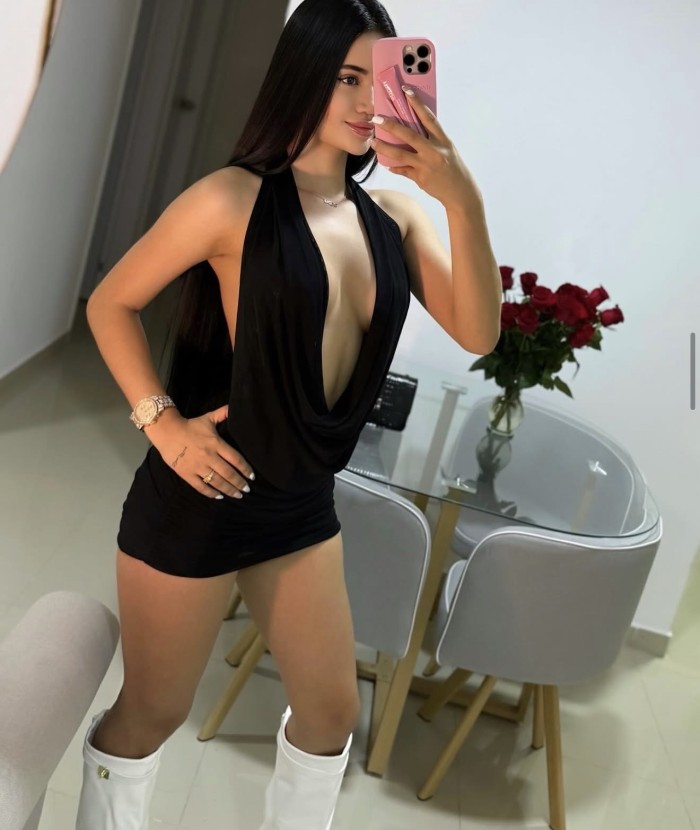 Una muñequita real viciosa muy manejable