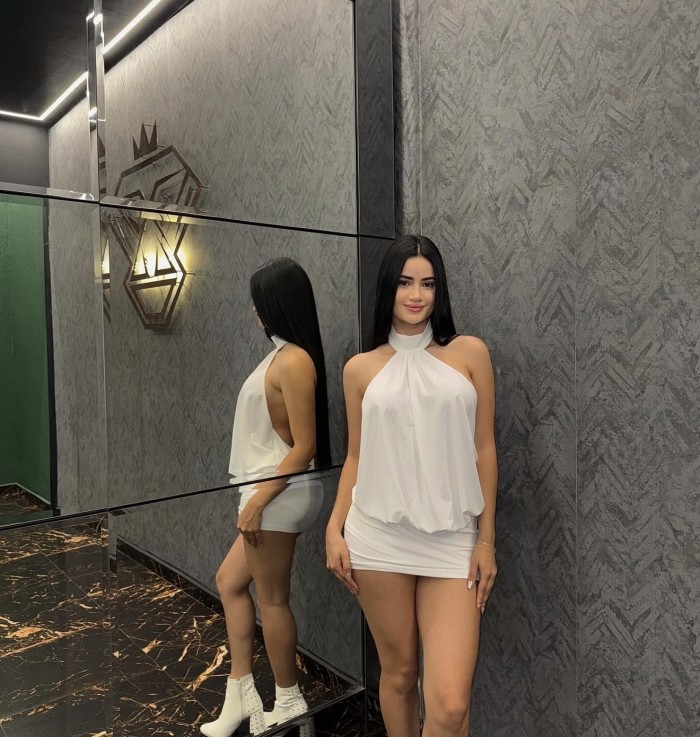 Una muñequita real viciosa muy manejable