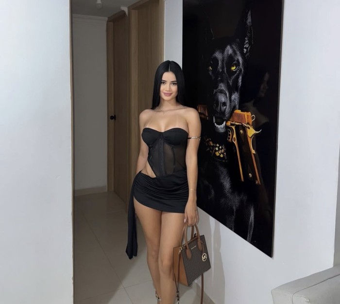 Una muñequita real viciosa muy manejable