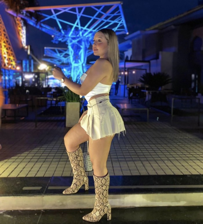 Una Barbie colombiana siempre mojada